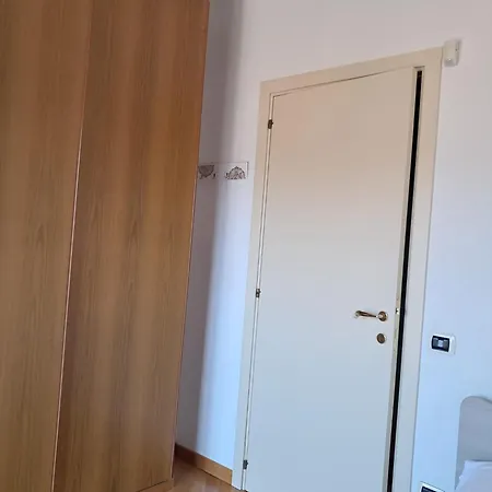 La Casa Di Dina Apartment *