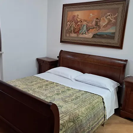 La Casa Di Dina Apartment *